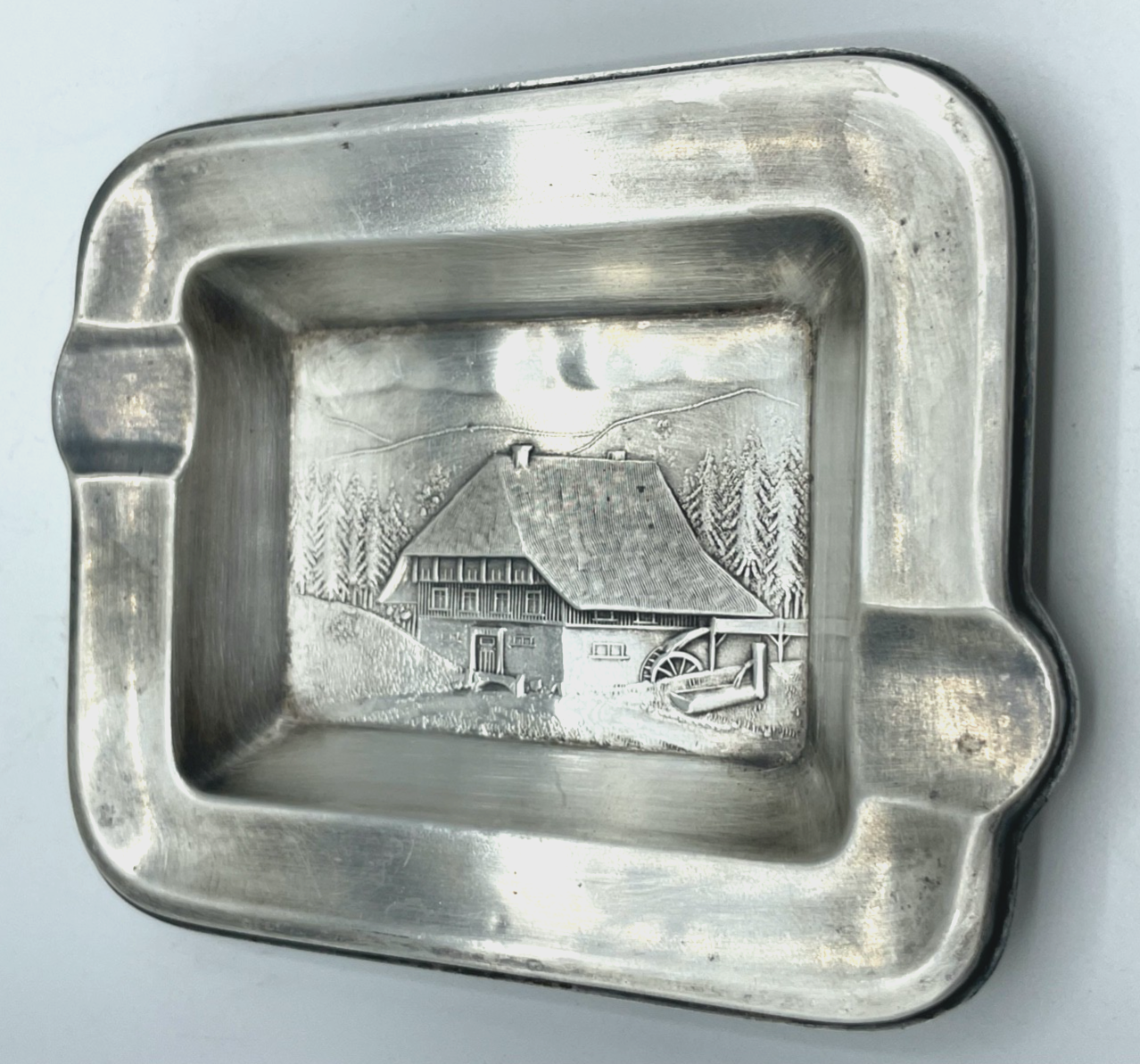 Aschenbecher Schwarzwaldhaus Schwarzwald Mühle Dekor versilbert L 12,5 B 10 cm0