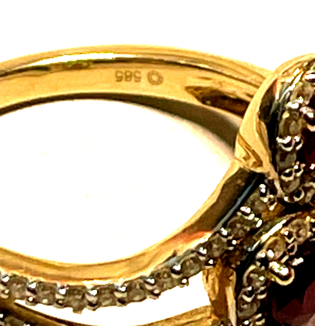 Atemberaubender massiver 585 Gold 14 K Ring 3x Rubin + 80 Diamanten Paveé RG 5711