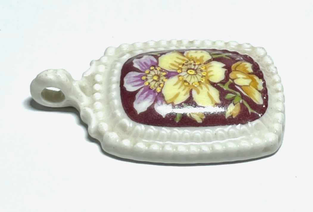 Antik Porzellan Anhänger 30erJ handgemalt Blumen Bukett H 48 x B 30 mm top gepfl5