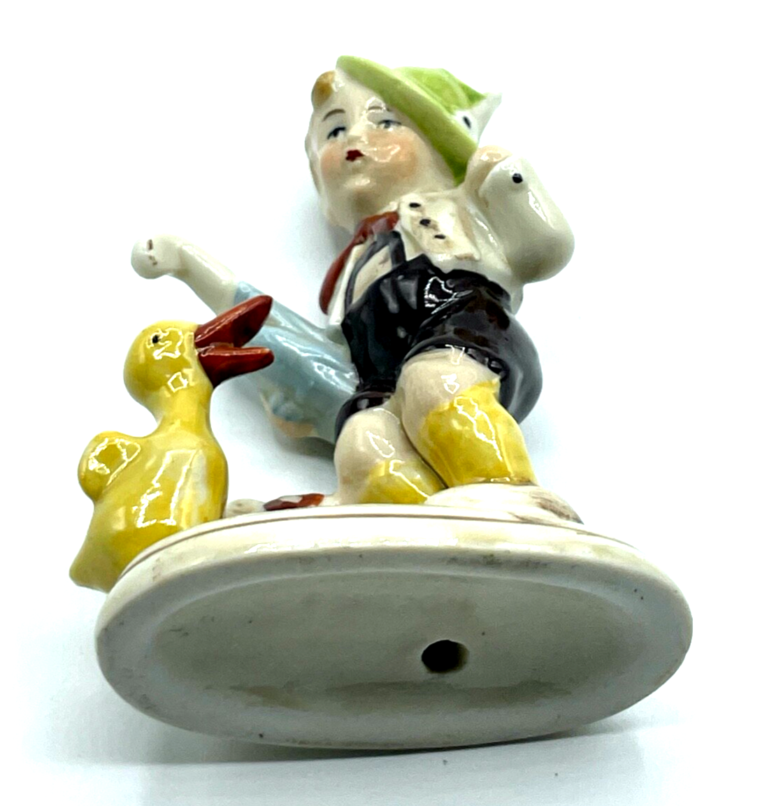 Foreign 20er J Nippes Figur Porzellan Junge Bub mit Ente Handbemalt H 10 cm5