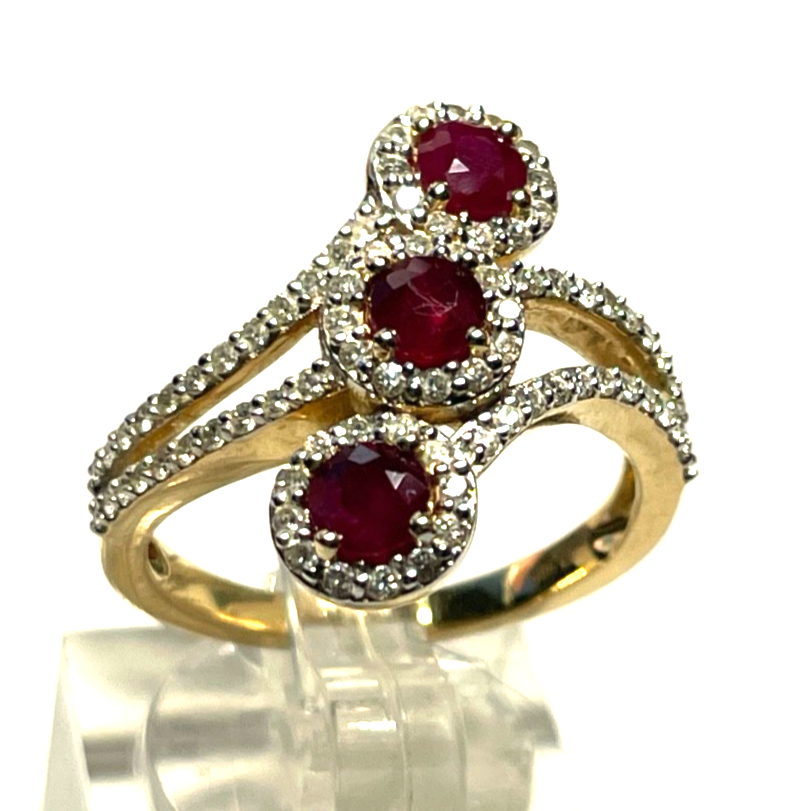 Atemberaubender massiver 585 Gold 14 K Ring 3x Rubin + 80 Diamanten Paveé RG 570