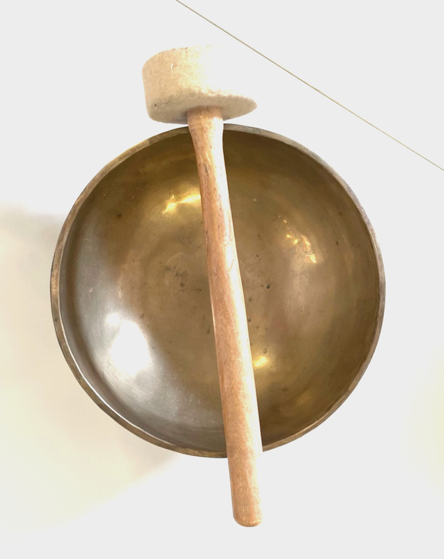 Große Klangschale Messing Singing Bowl Meditation 22 cm mit Klöppel Handarbeit5