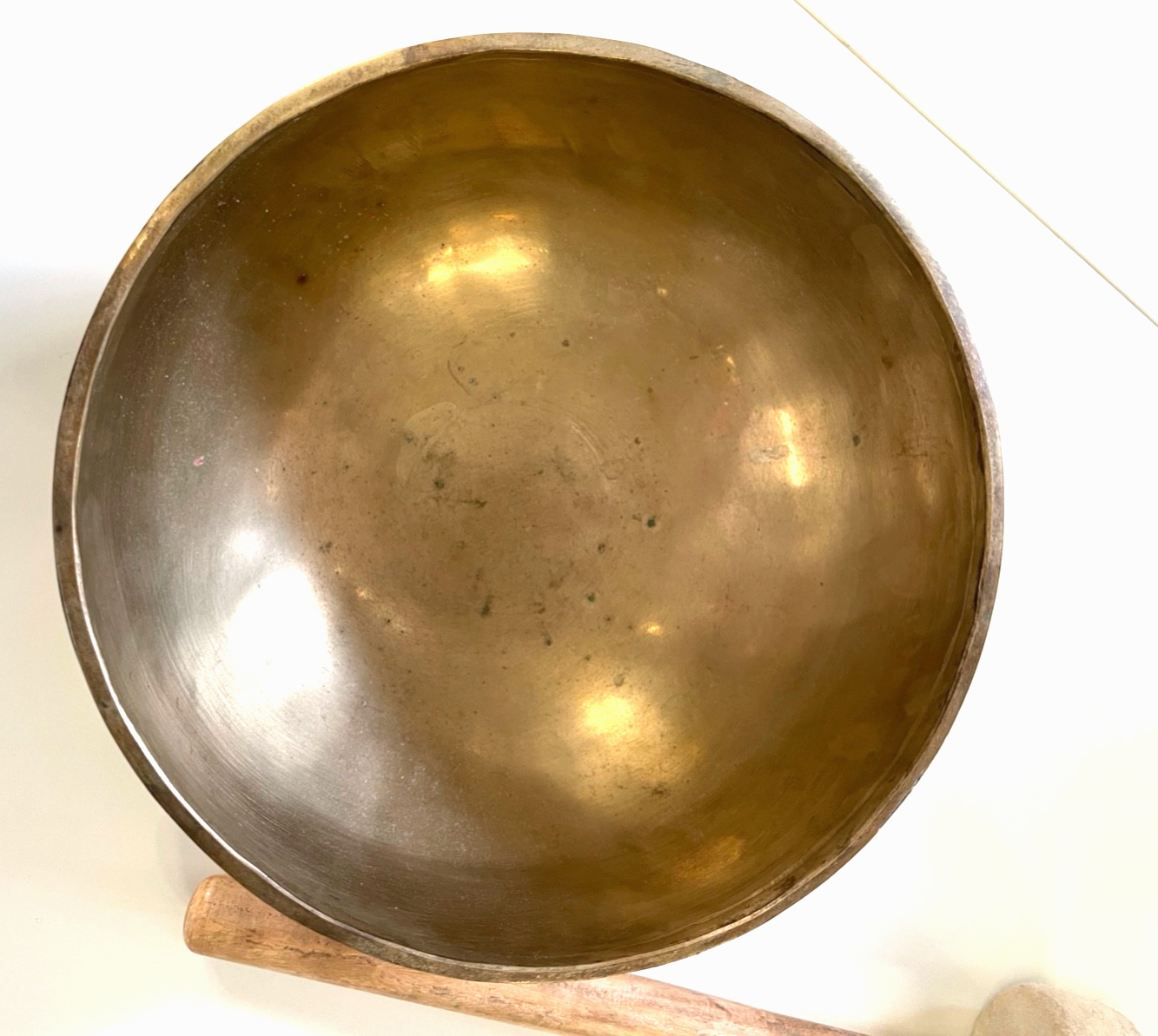 Große Klangschale Messing Singing Bowl Meditation 22 cm mit Klöppel Handarbeit4