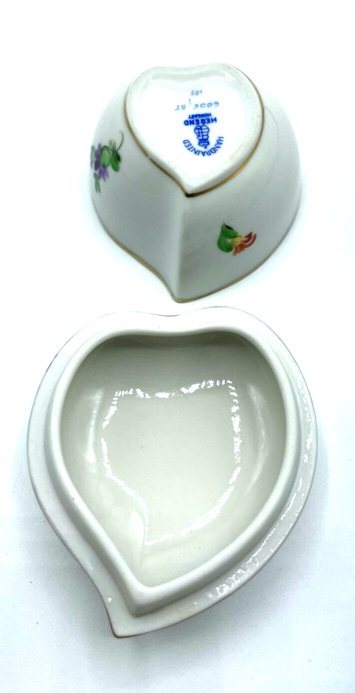 Vintage Herend Porzellan Dose Deckeldose Herz Blumen Bukett handbemalt8