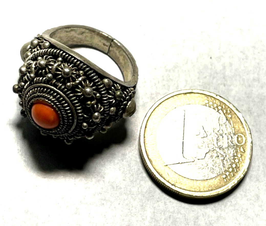 Solider vintage 800 Silber Ring Koralle Cabochon Handarbeit Filigranarbeit Ethno8