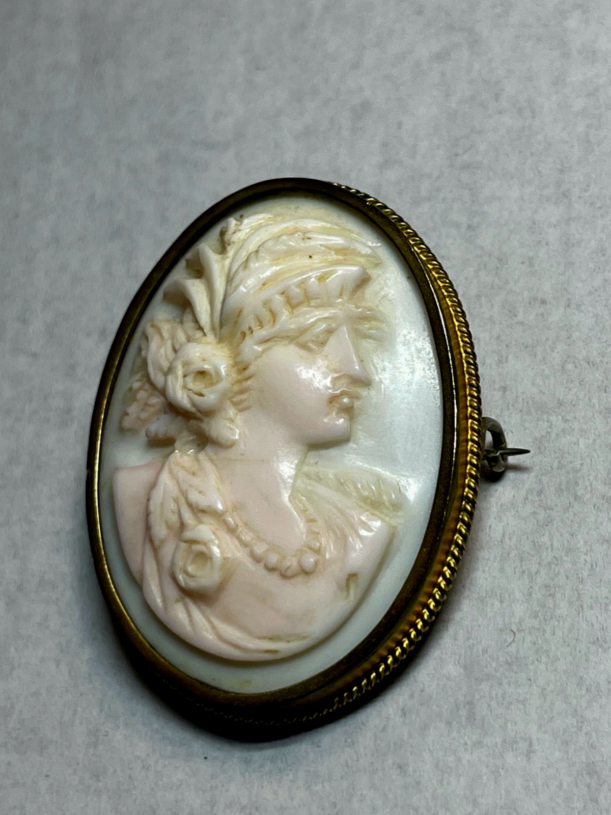Antik Engelshaut  Korallen  Gemme vor 1900 Cameo Brosche feine Handarbeit gepfl.6