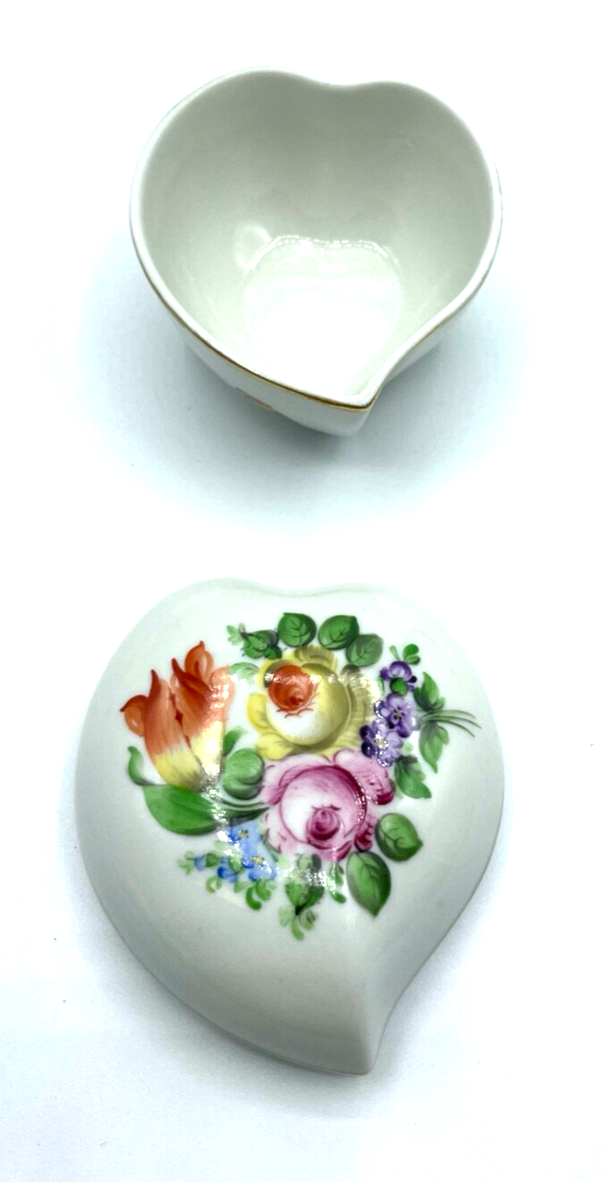 Vintage Herend Porzellan Dose Deckeldose Herz Blumen Bukett handbemalt7