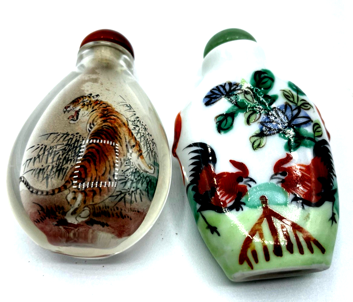 Asiatika 2 vintage snuff bottle Glas China handbemalt Riechfläschchen Tiger Hahn0