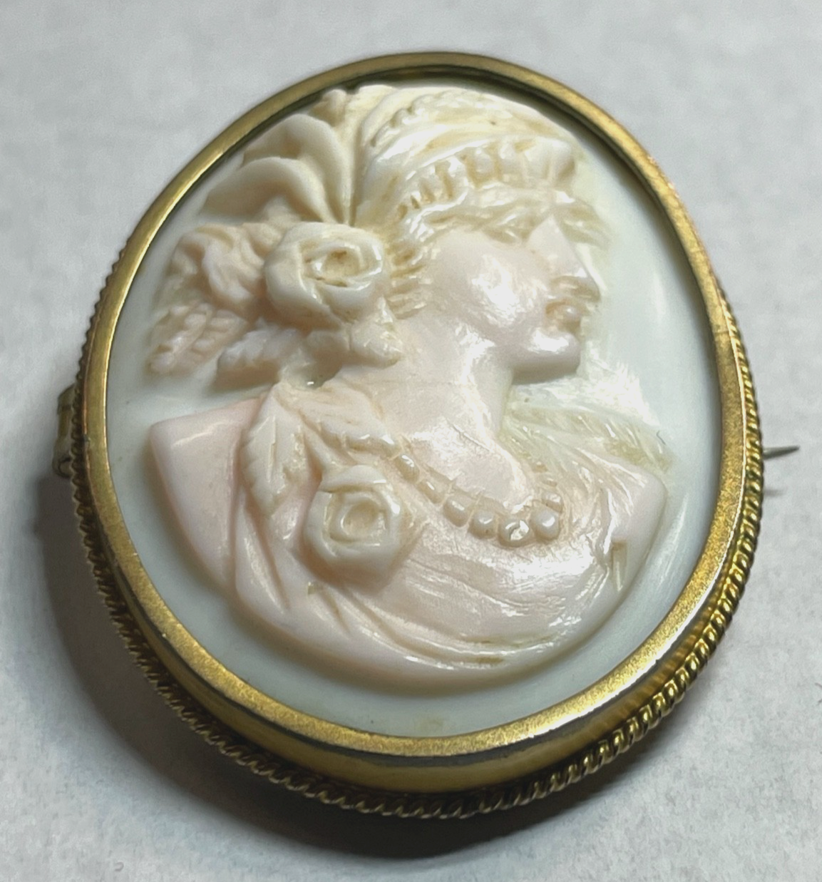 Antik Engelshaut  Korallen  Gemme vor 1900 Cameo Brosche feine Handarbeit gepfl.8