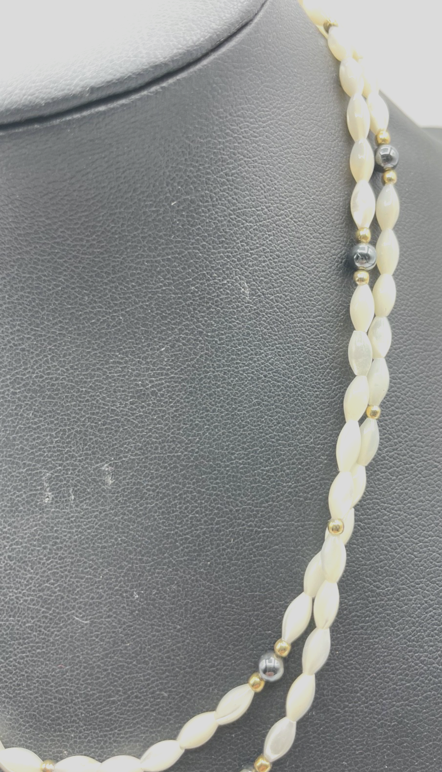 Elegante Perlmutt Halskette mit Golddouble + Hämatit L 81 cm B 4 mm Top Zustand1
