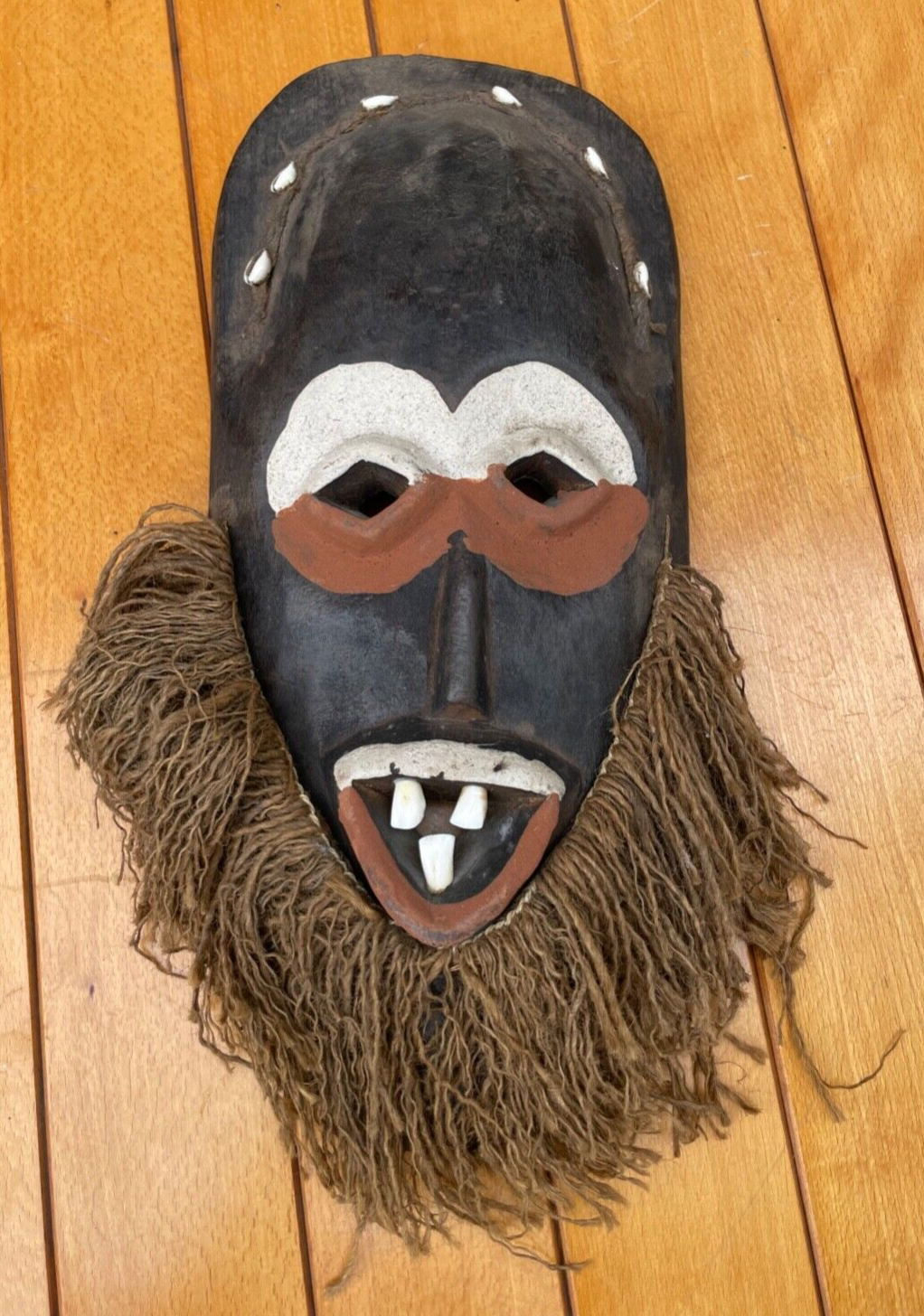 Alte Maske gr Afrika Wandmaske Handarbeit afrikanische Holzmaske Larve H 46,5 cm2