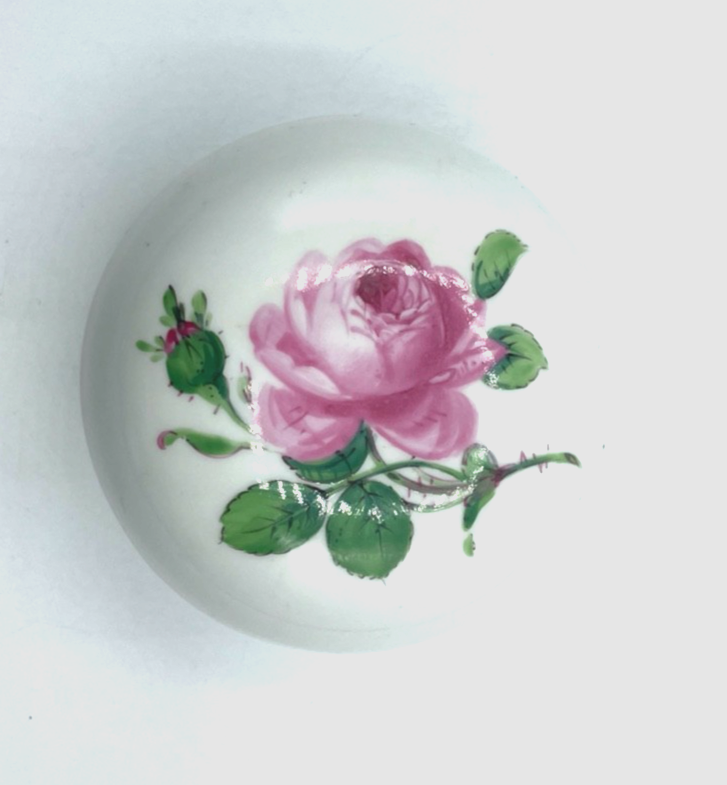 Antik Meissen Porzellan Deckeldose rote Rose Wildrose Bonboniere Ø 9 cm1