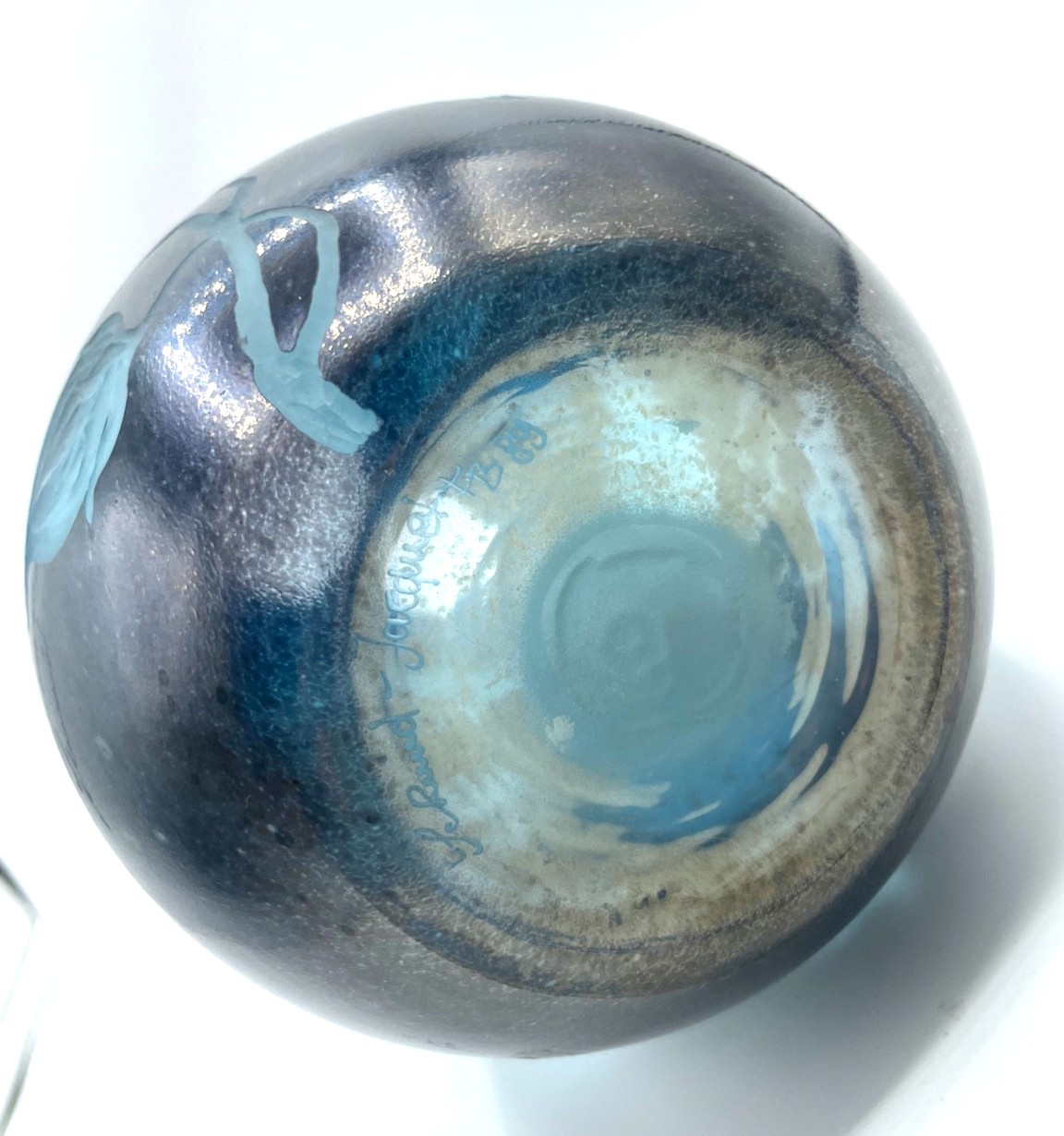 Attraktive Glaskunst Vase Schmid - Jacquet signiert irisierend + geätzte Blumen8