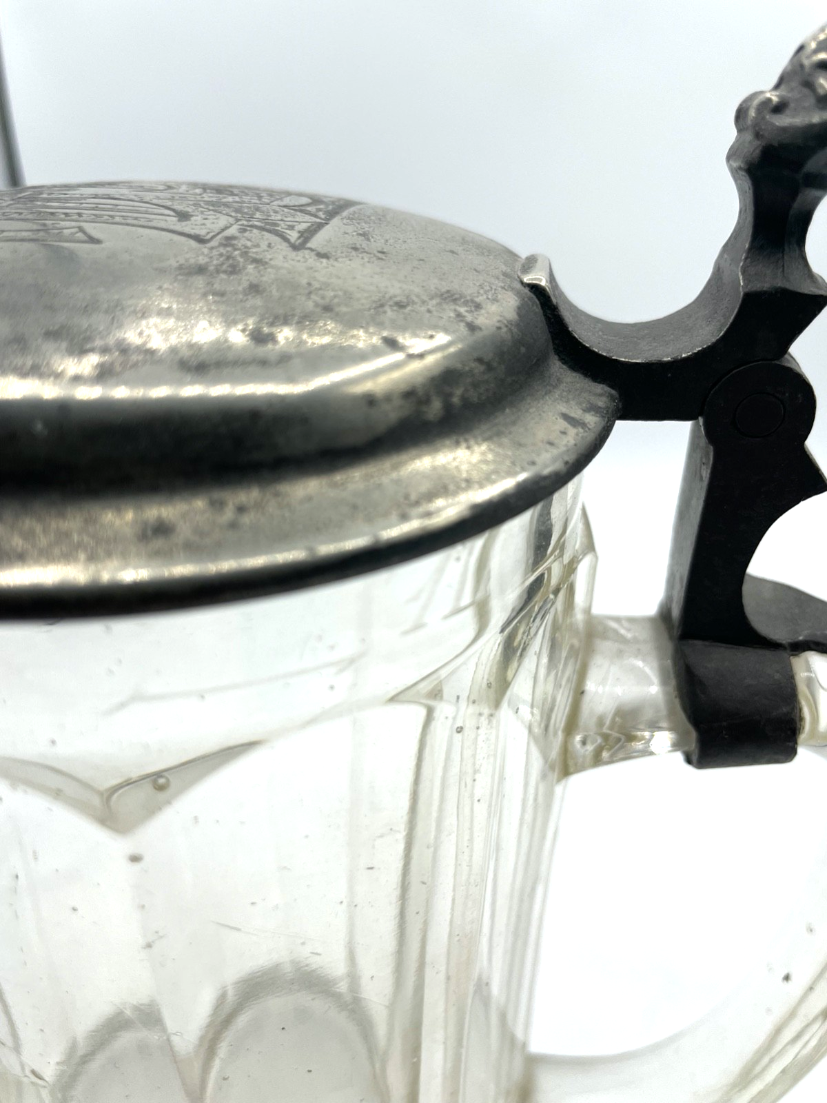 Antik dekorativ Pressglas Bierkrug 1 Liter mit Zinndeckel um 1900 Dachbodenfund4
