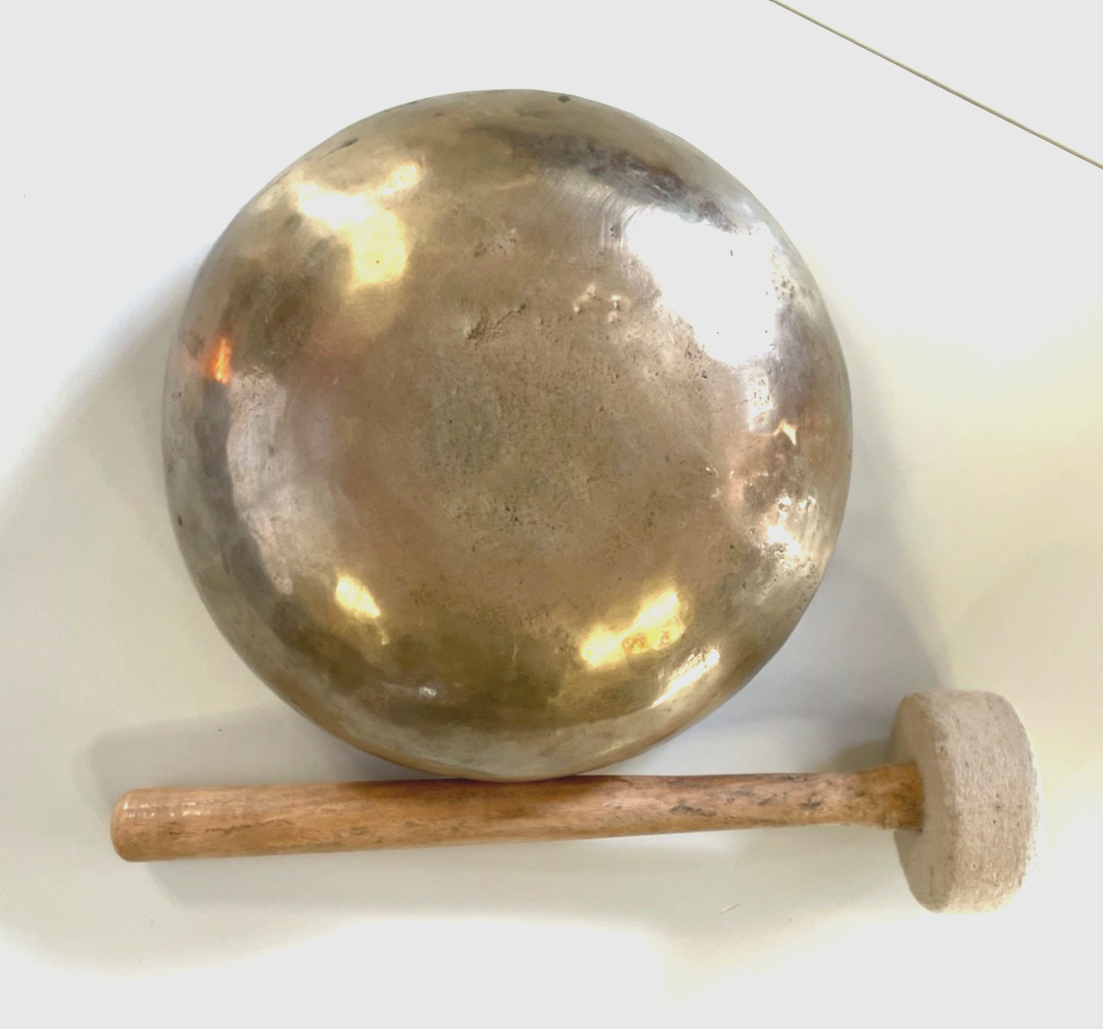 Große Klangschale Messing Singing Bowl Meditation 22 cm mit Klöppel Handarbeit3