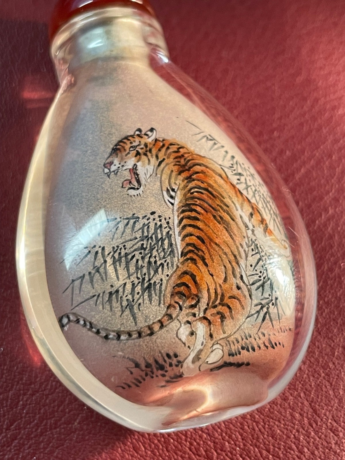 Asiatika 2 vintage snuff bottle Glas China handbemalt Riechfläschchen Tiger Hahn1