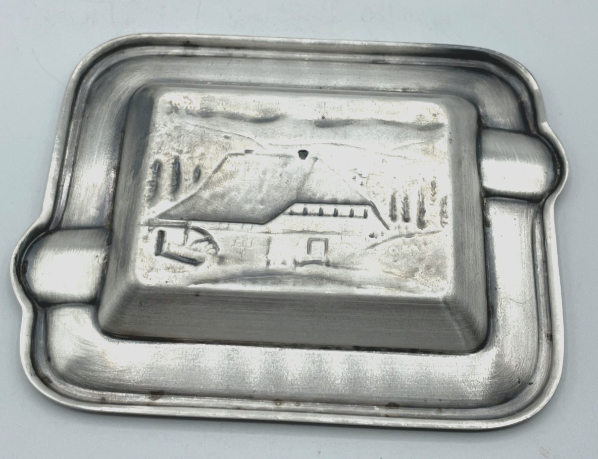 Aschenbecher Schwarzwaldhaus Schwarzwald Mühle Dekor versilbert L 12,5 B 10 cm6