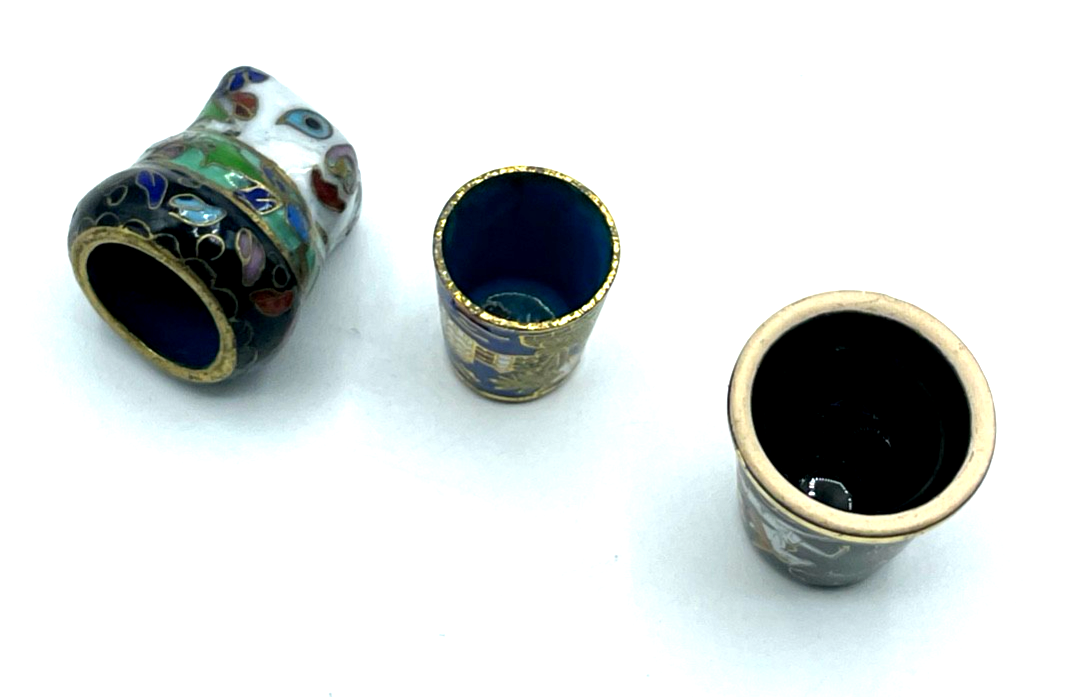 3 Fingerhüte 2 Cloisonne Emaille auf Messing 1 Porzellan Greece Pegasus gepfl.3