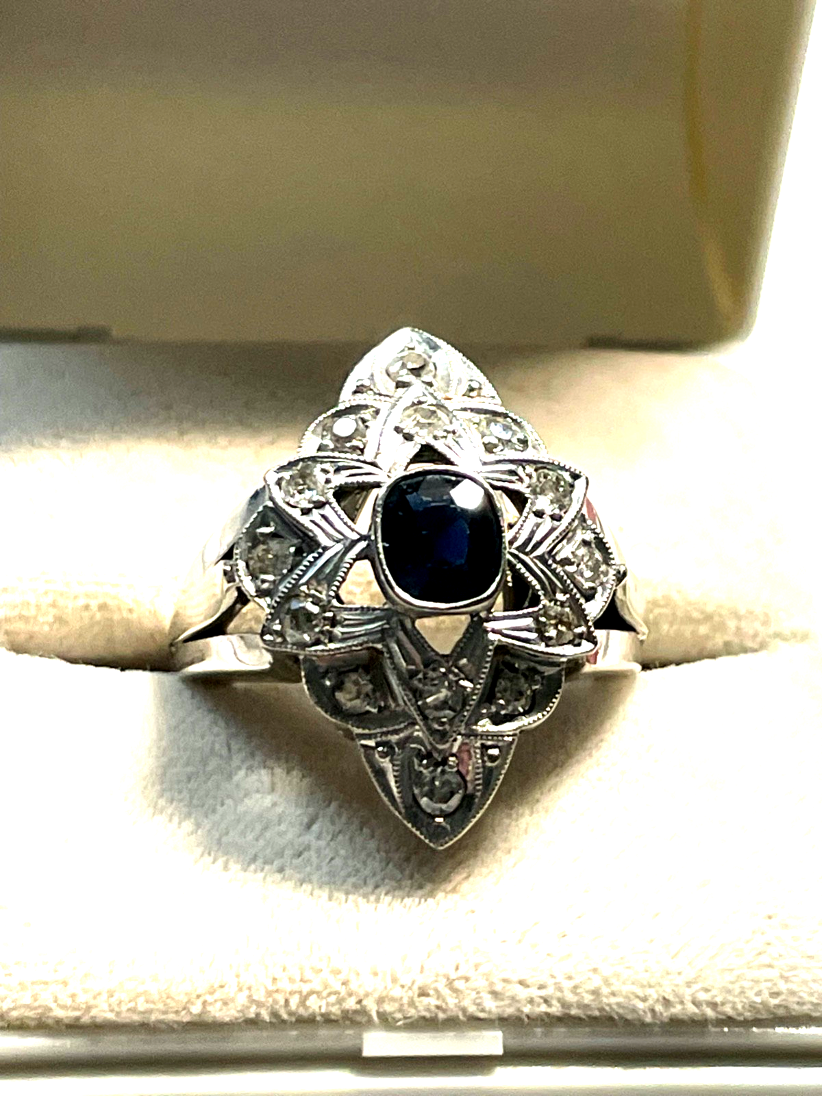 750 Gold Ring Weißgold Art Déco 14 Altschliff Brillanten + Saphir Juwelier6