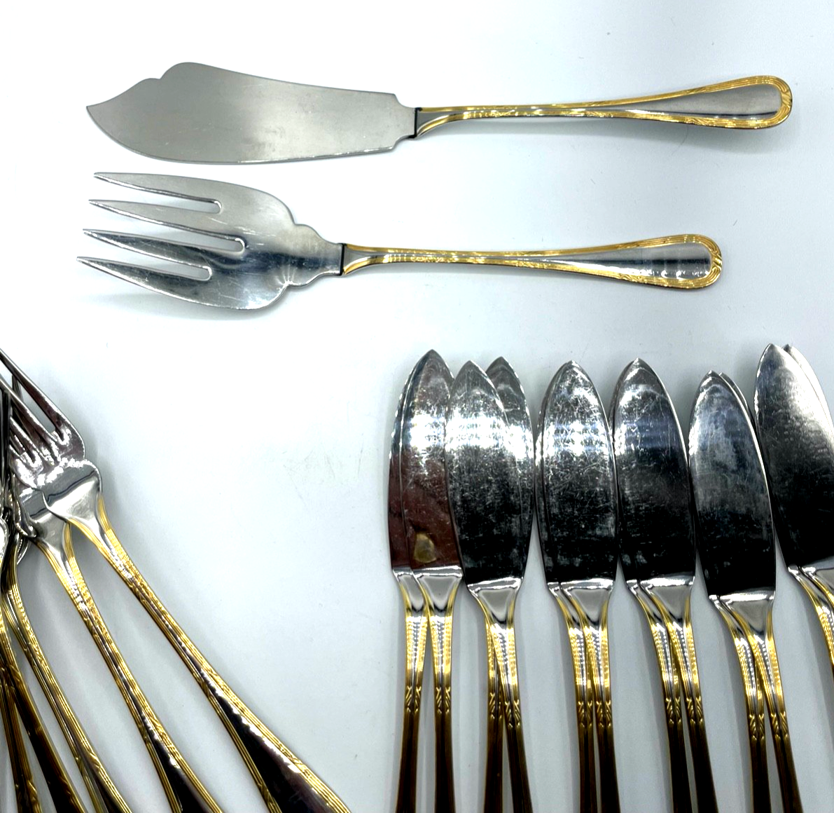 Vintage Kreuzband Edelstahl Gold Fischbesteck 12 Personen 26 Teile Vorleger4