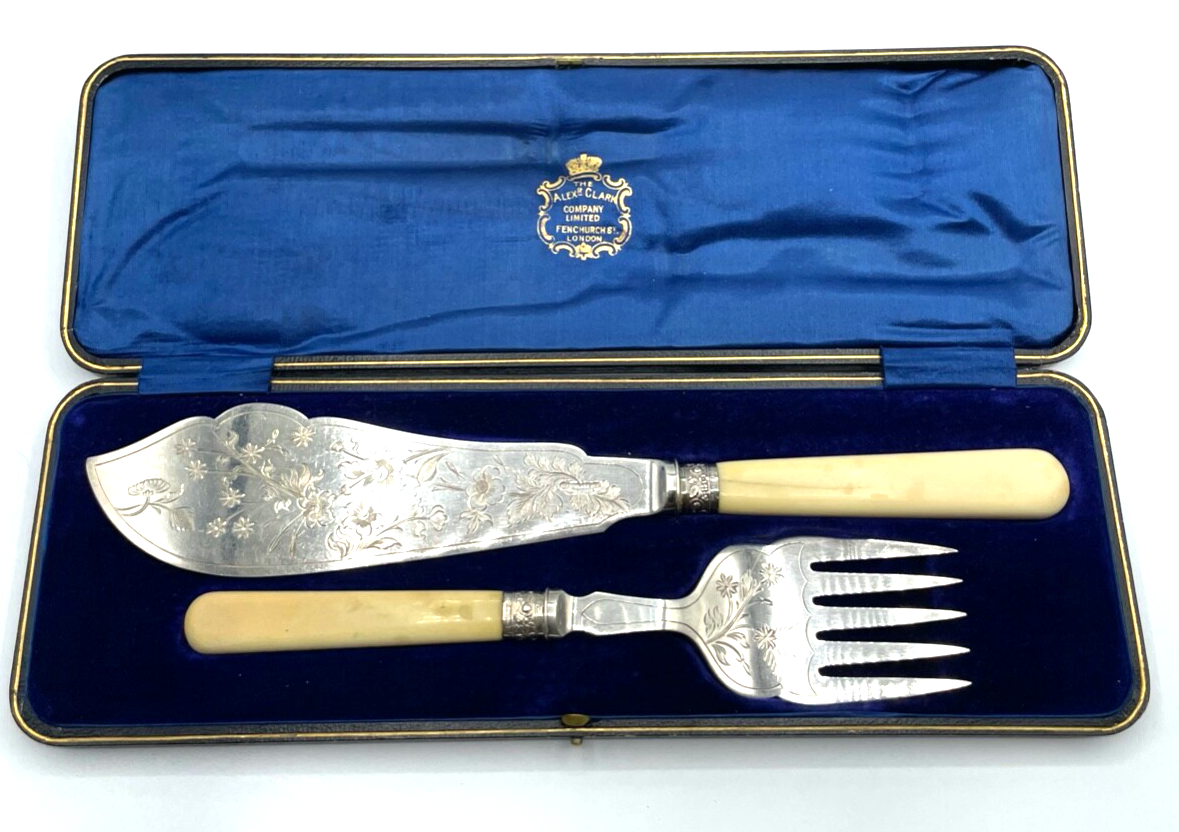 Antik England gr Vorleger Fischbesteck versilbert um 1900 im Etui sehr schön2