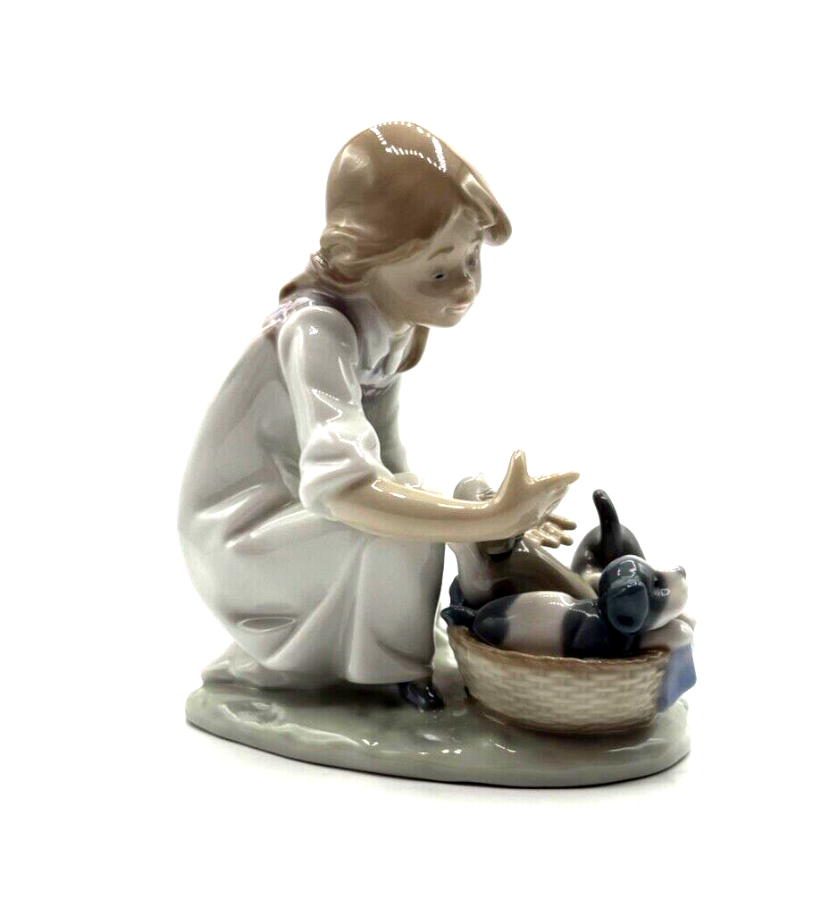 Lladro Porzellan Figur Joy in a basket 5595 perfect condition H 15 L 13,5 cm0