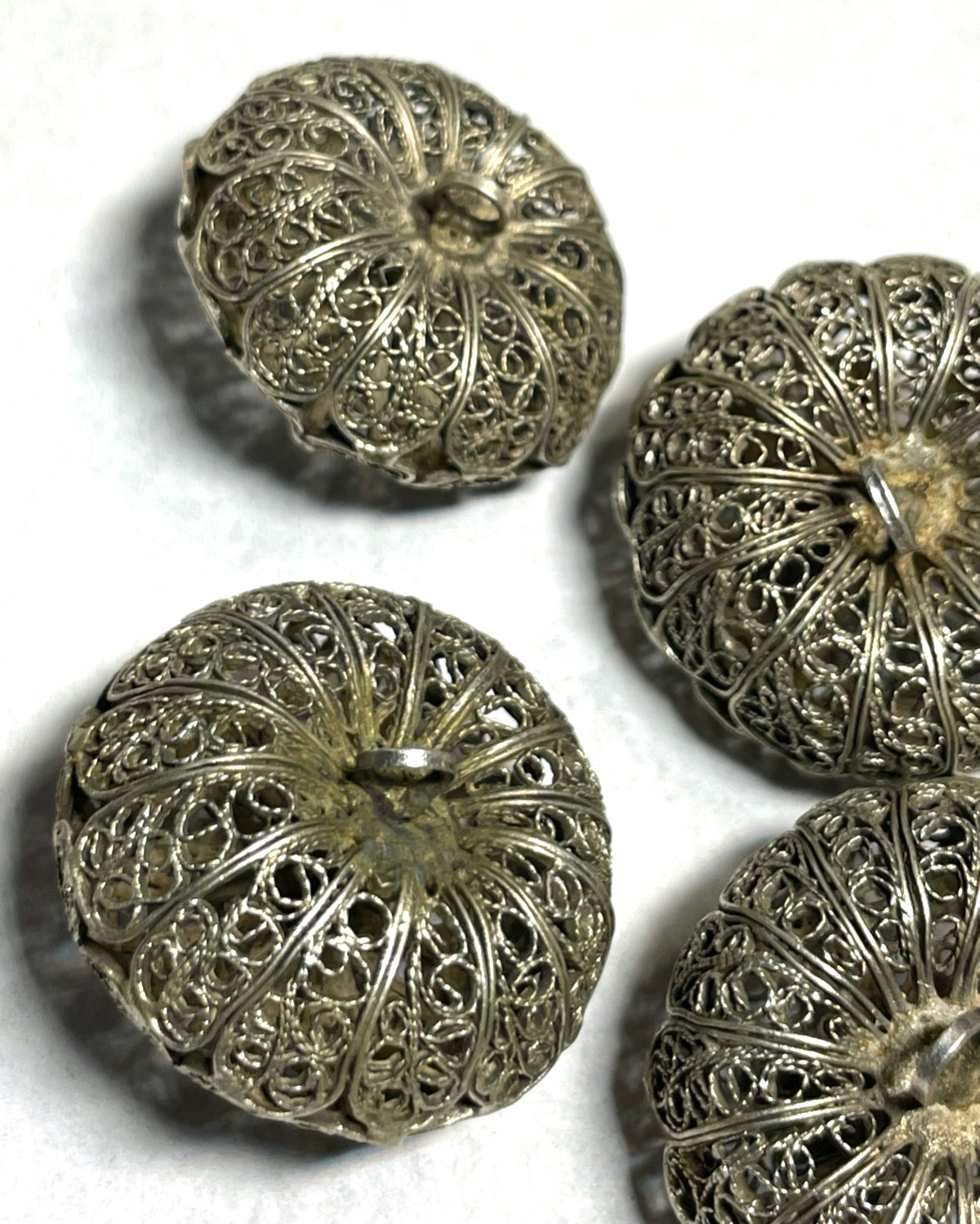 Antik 4 gr. filigrane Silber Knöpfe Silberdraht Tracht Folklore Handarbeit Ø 3cm4
