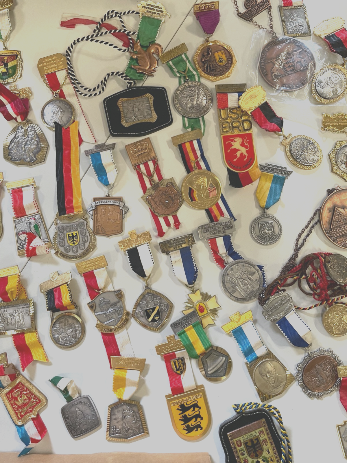 Komplett Sammlung alte Wanderabzeichen Wandermedaillen 10 KG gemischtes Konvolut4