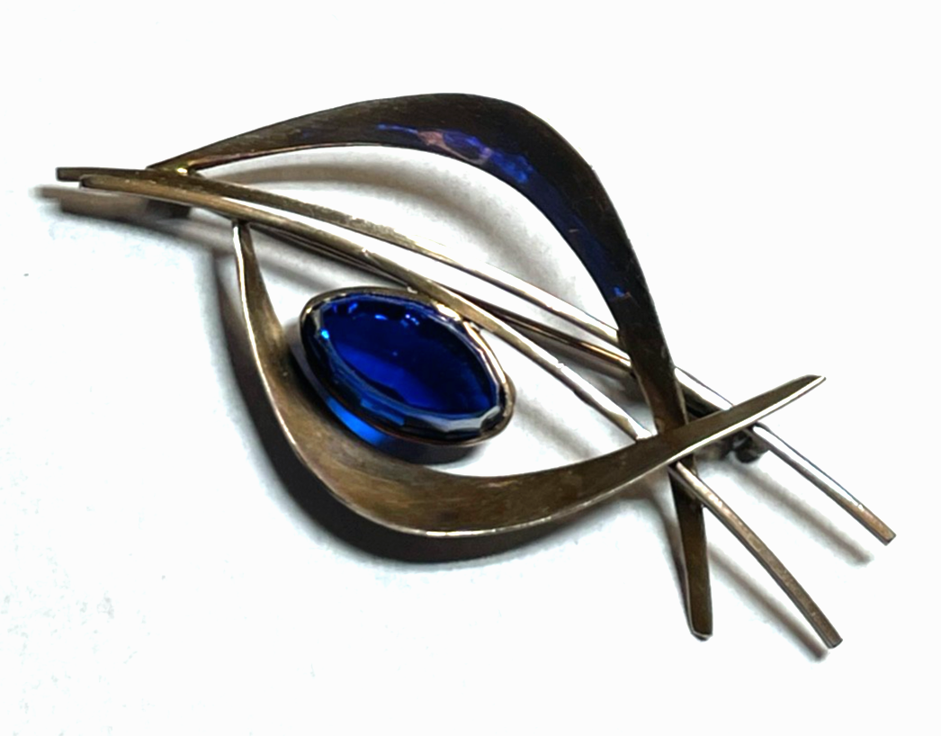 Vintage Design 333 Gold 8 K Brosche Anstecknadel mit Iolith Juwelier Qualität2