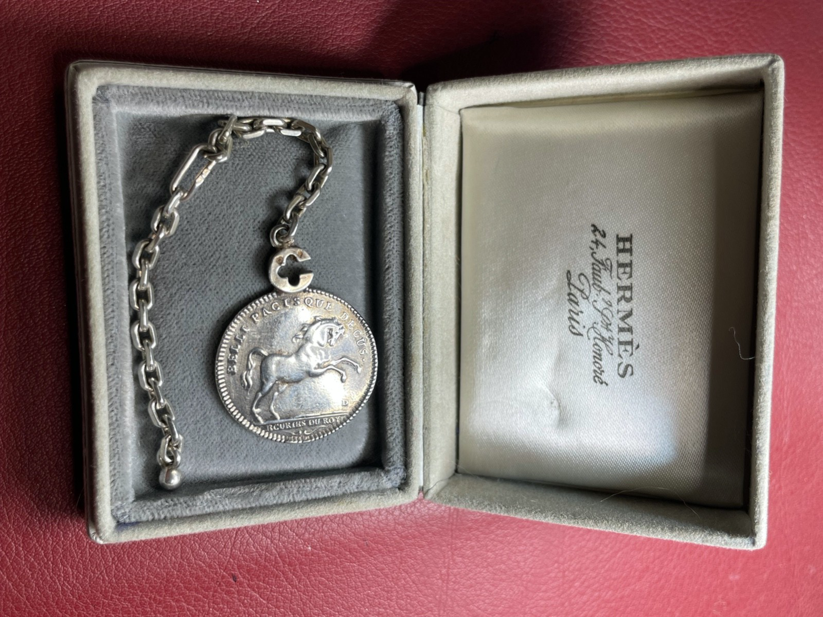 Antik Hermès Schlüsselanhänger Silber orig Schatulle Medaille Les Ecuries Du Roy7