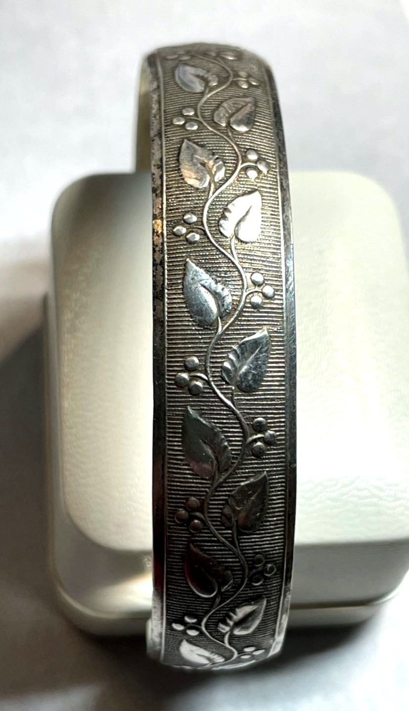 Antik 830 Silber Armreif um 1900 florales Dekor Kinder Reif Ø 52 x 46 mm gepfl.0