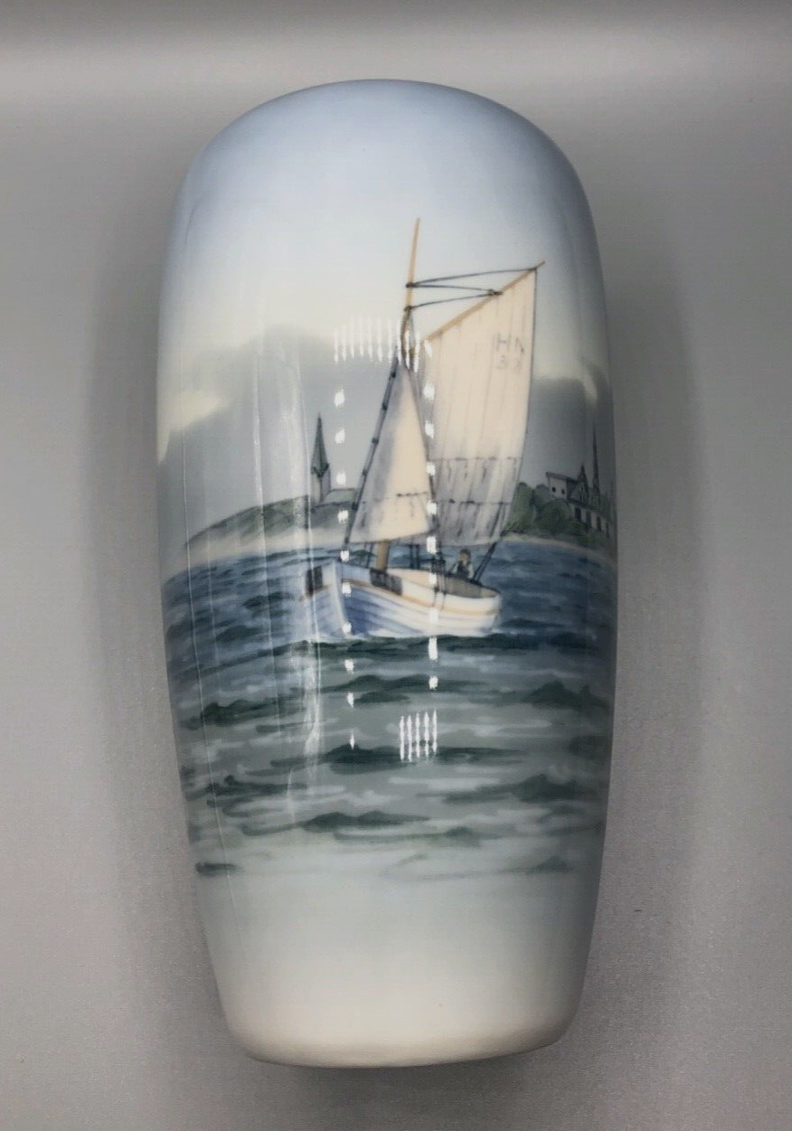 Vintage Royal Copenhagen Porzellan Vase 2609 1049 Segelschiff Küste H 23,5 cm2