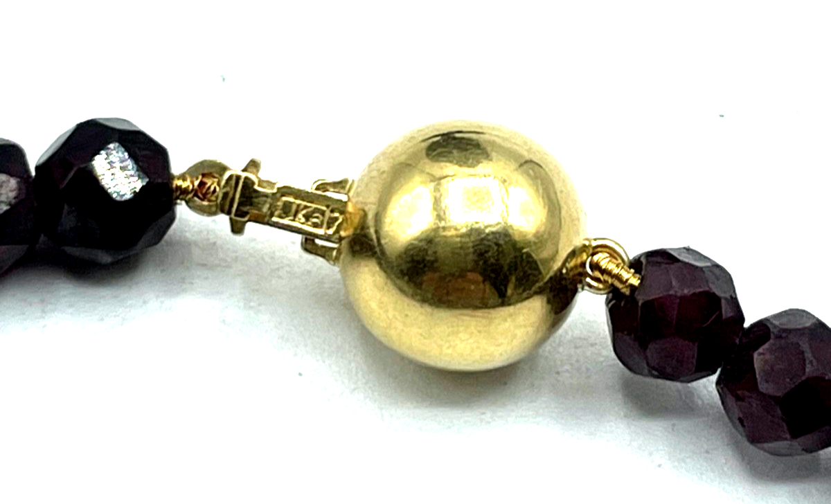 Attraktive 43 cm lange facettierte Granat Halskette mit 750 Gold Kugelschliesse6
