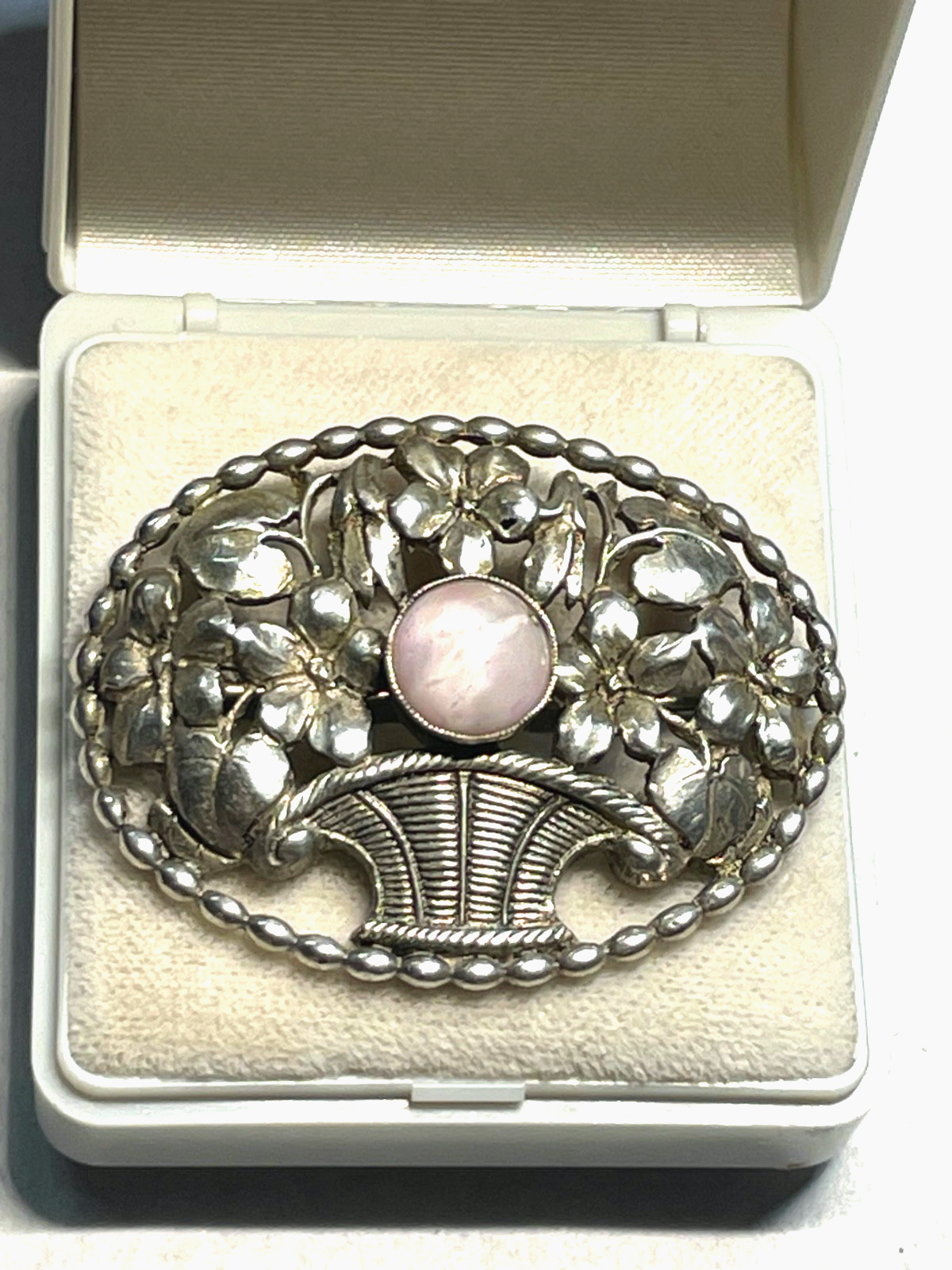 Antik 830 Silber Brosche Jugendstil Blumenkorb Handarbeit rosa Achat Cabochon6