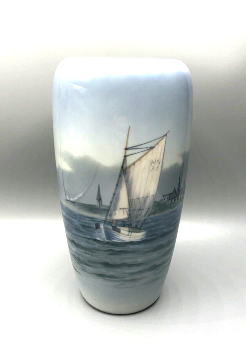 Vintage Royal Copenhagen Porzellan Vase 2609 1049 Segelschiff Küste H 23,5 cm0