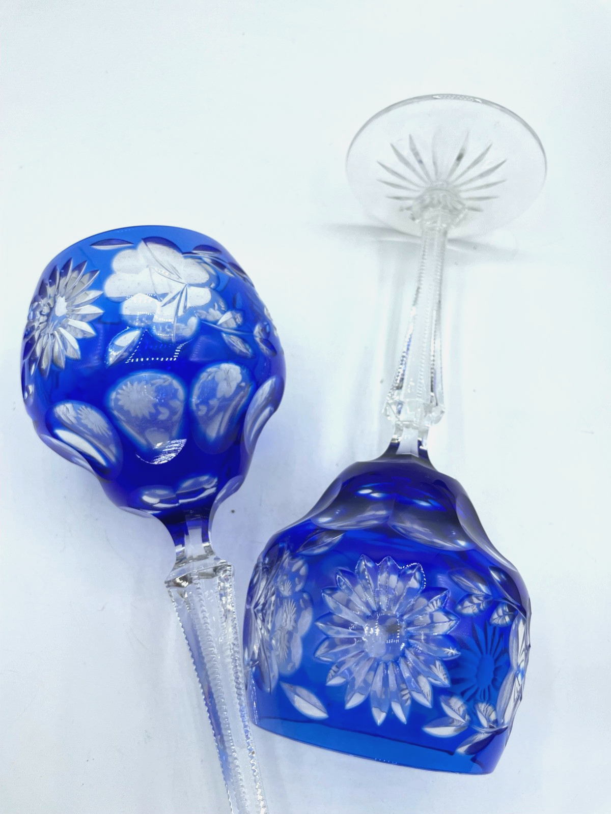 2 vintage Bleikristall Weingläser Römer Handschliff floral Dekor Blau H 21 cm3