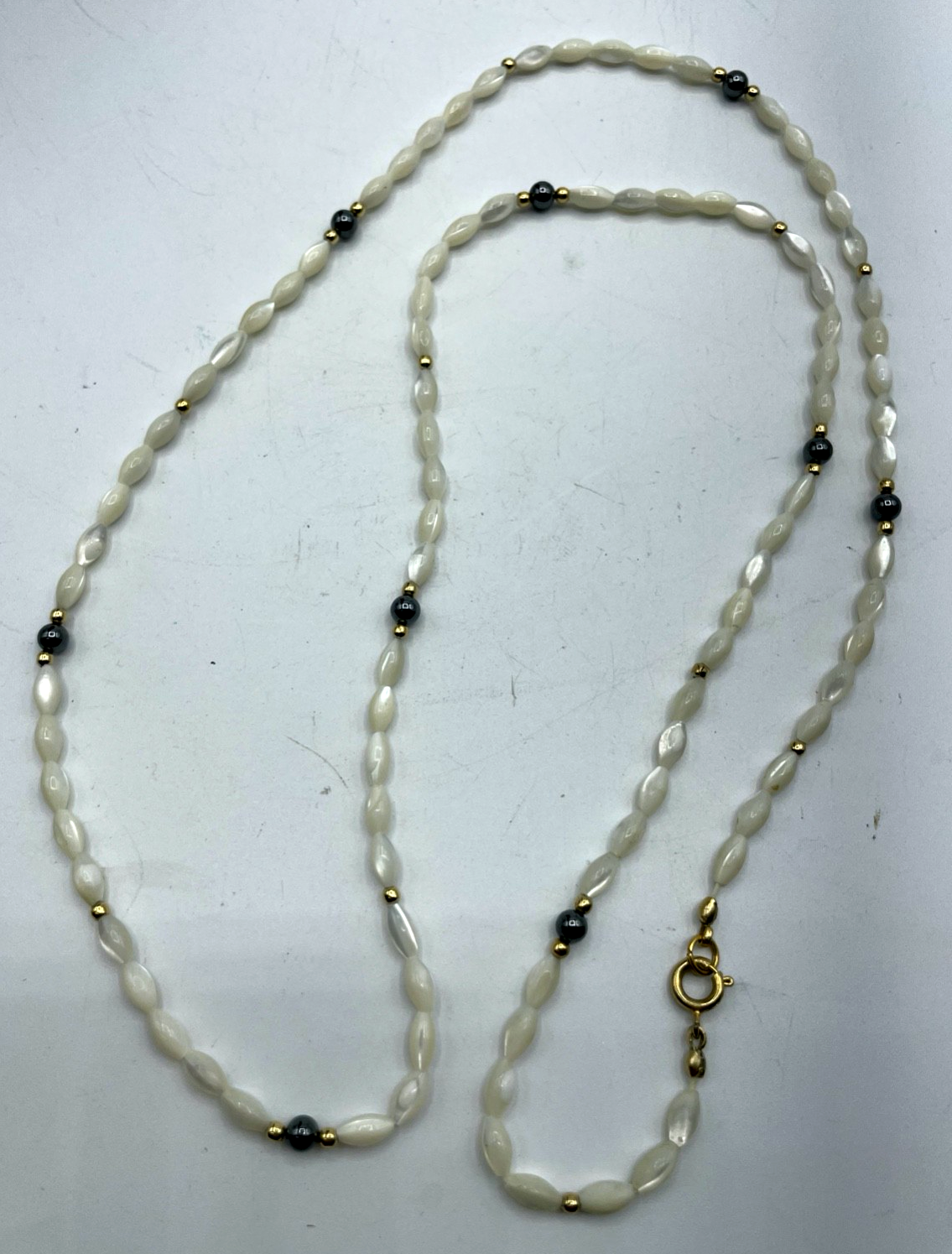 Elegante Perlmutt Halskette mit Golddouble + Hämatit L 81 cm B 4 mm Top Zustand4