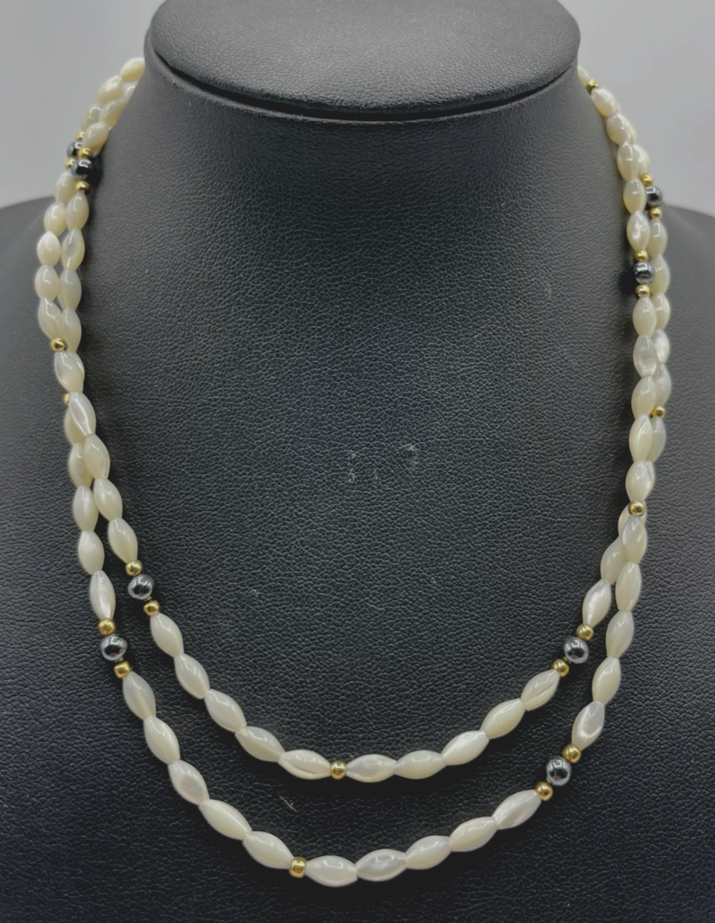 Elegante Perlmutt Halskette mit Golddouble + Hämatit L 81 cm B 4 mm Top Zustand0