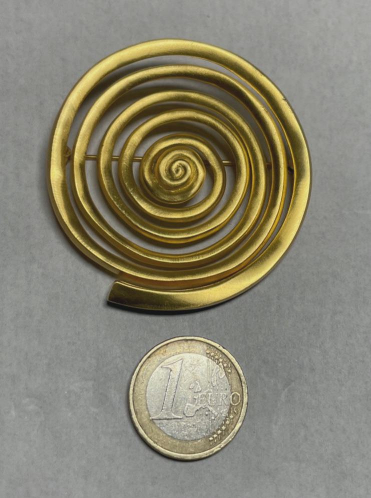 Große Replik imposante Spiralbrosche keltisch Unendlichkeit Brosche matt Gold1