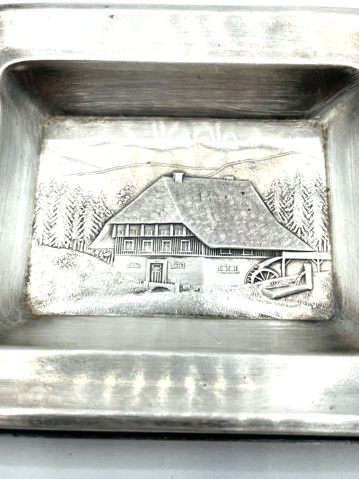 Aschenbecher Schwarzwaldhaus Schwarzwald Mühle Dekor versilbert L 12,5 B 10 cm2