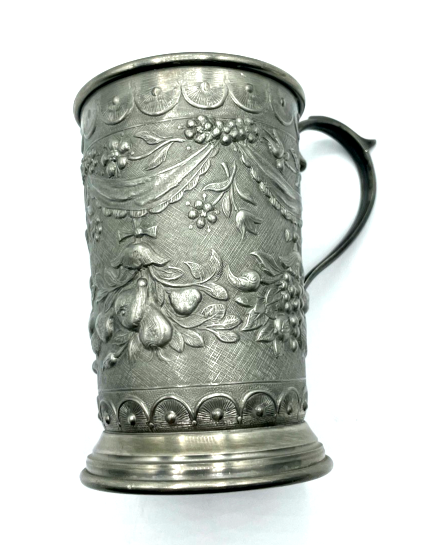 Wunderschöner Zinn Becher Italien handdekoriert floral Henkelbecher H 13,5 cm5
