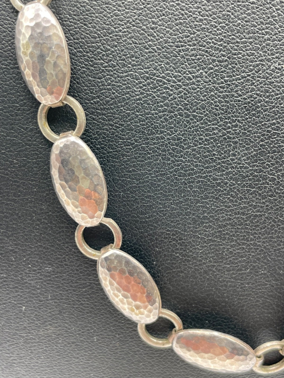 Antik Collier Hammerschlag Dekor Bauhaus Ära vermutlich WMF Schmuck versilbert3