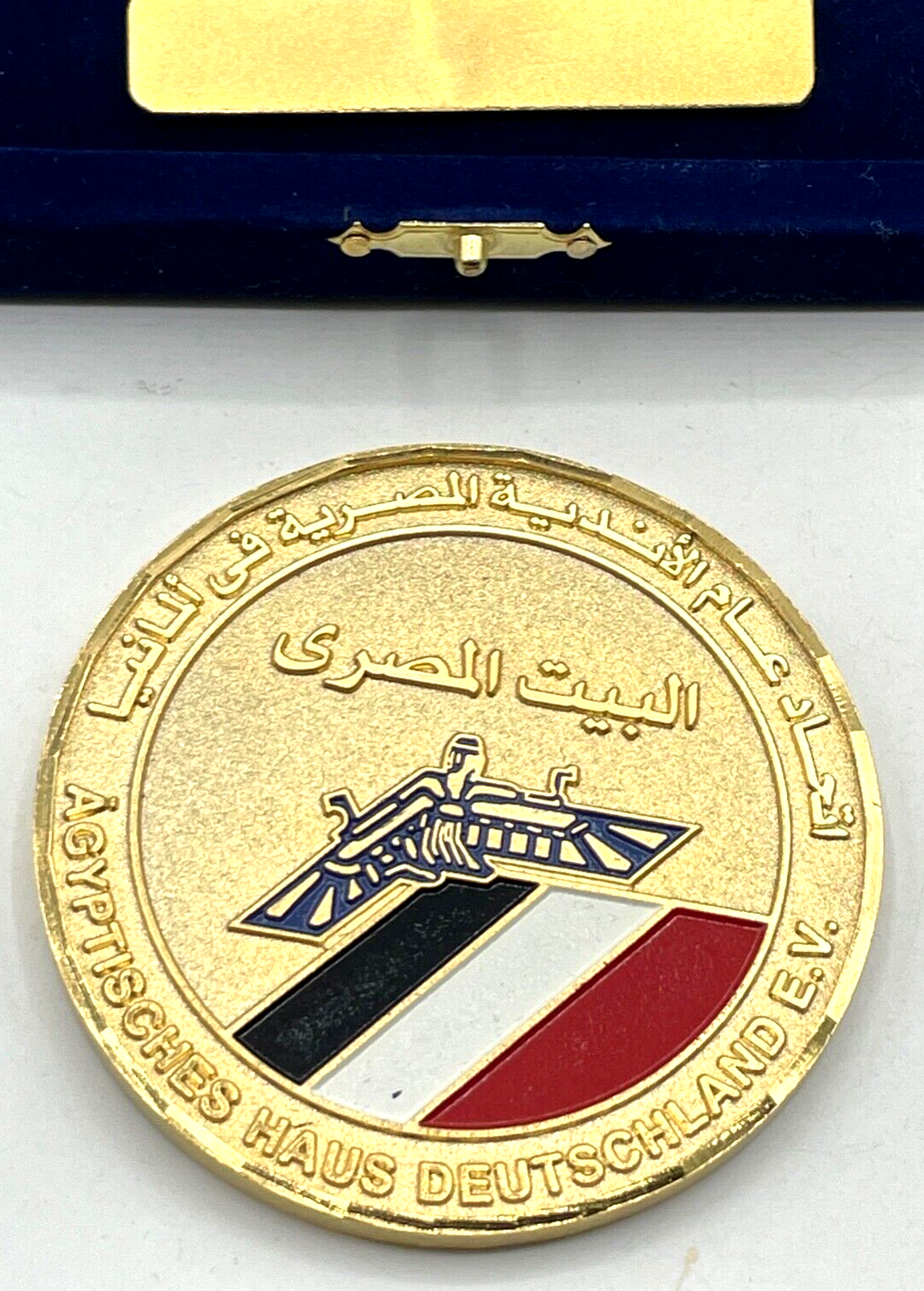 Große Medaille vergoldet Ägyptisches Haus Deutschland E.V. emailliert orig. Box2