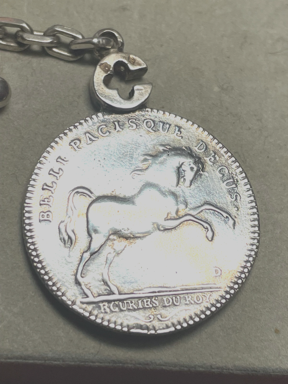 Antik Hermès Schlüsselanhänger Silber orig Schatulle Medaille Les Ecuries Du Roy3