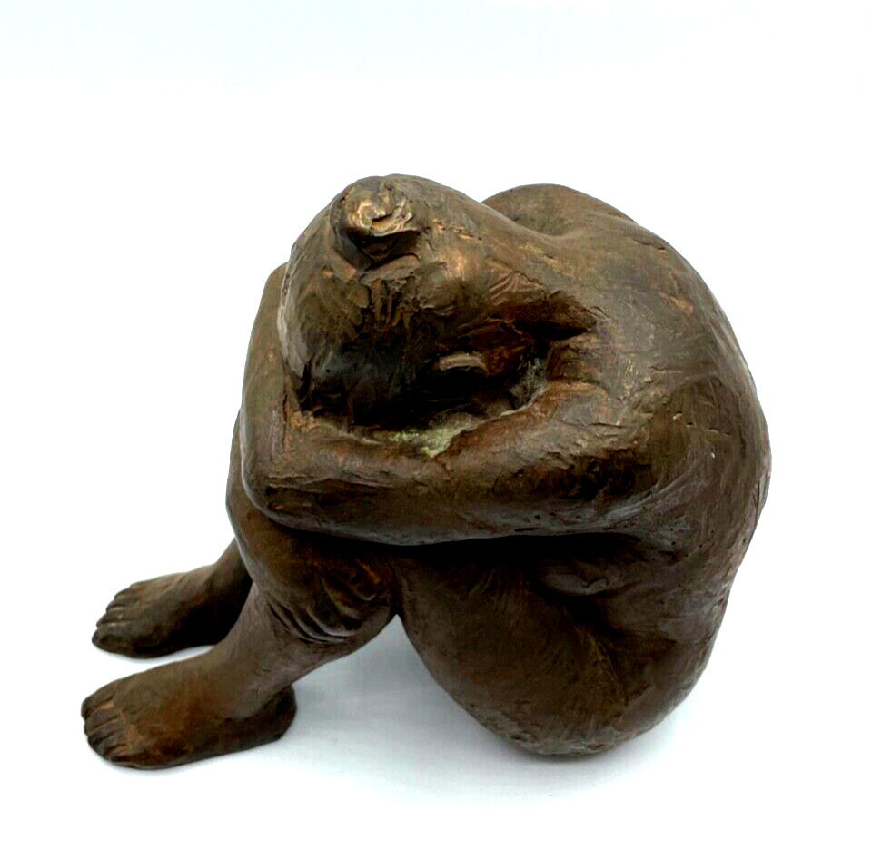 M. Duque femme nu Bronze Akt Figur einer in sich zusammengekauerten Frau 20064