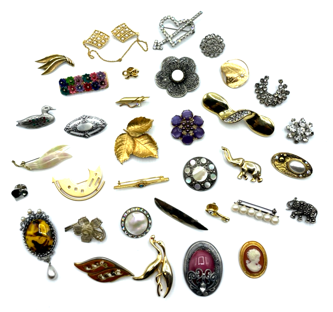 Konvolut 34 Stck. Broschen Anstecknadeln antik vintage + neu Modeschmuck gepfl.0