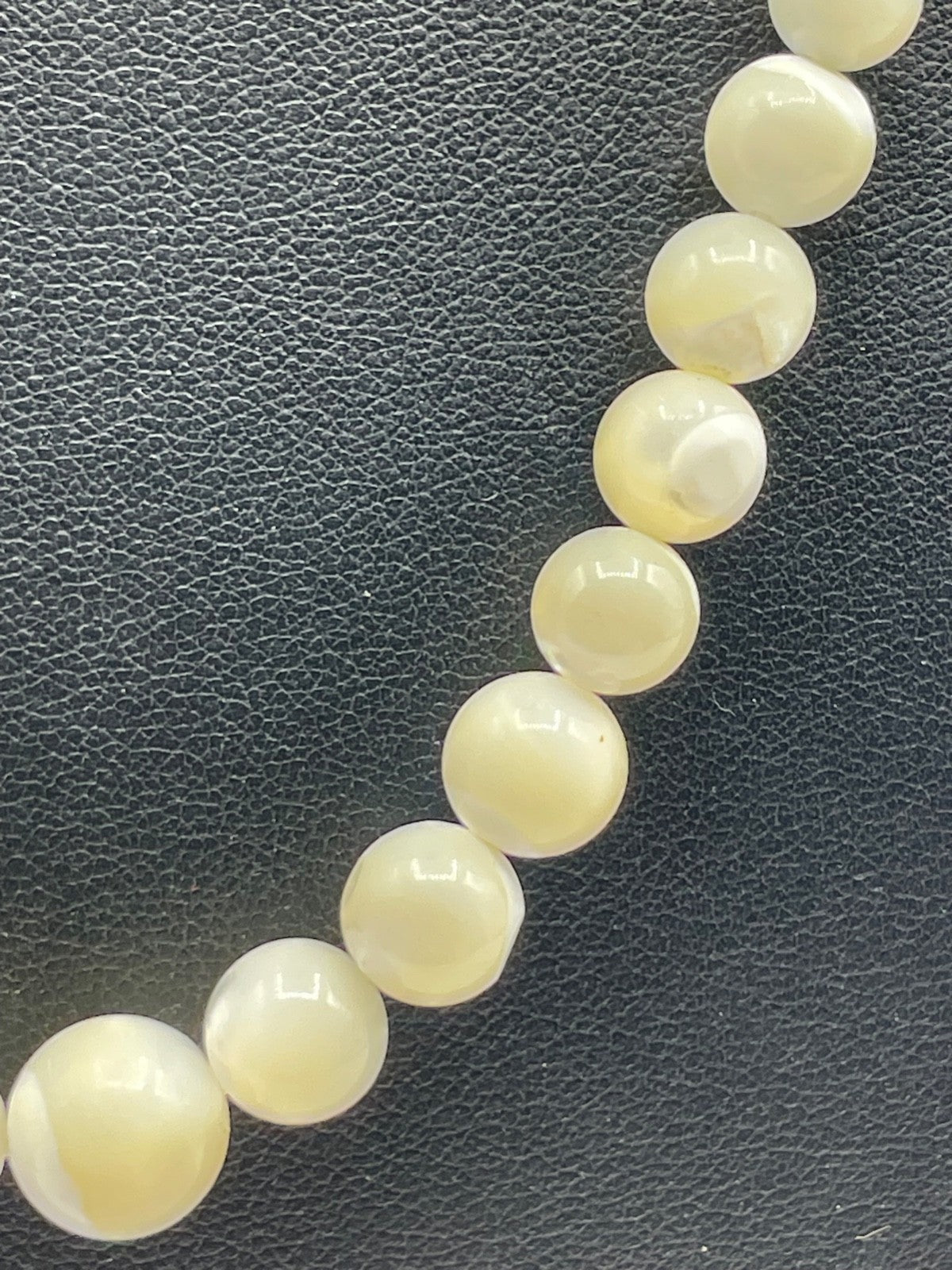 Vintage 45 cm lange Perlmutt Kugelkette im Verlauf sehr elegant gepflegt1