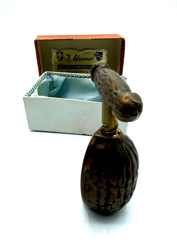 Antik Nusszwinge Nussknacker Messing Bronze Schraubnussknacker 30erJ orig. Box3