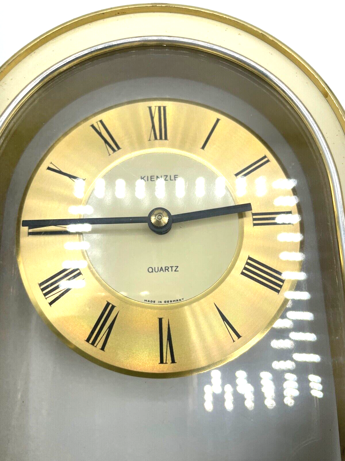 Vintage formschöne Kienzle Tischuhr Messing Gehäuse + Emaille Quartz Werk läuft9
