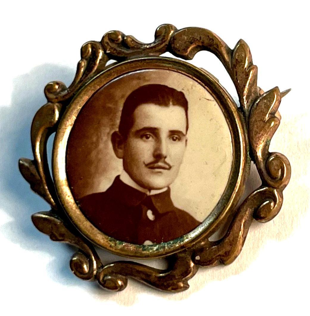 Antik Foto Brosche Golddouble um 1900 mr. nice guy  junger adretter Mann Ø 30 mm2
